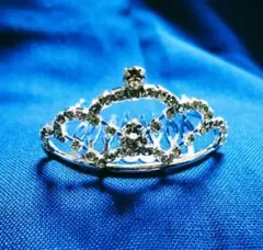 芸術品✨煌めくラインストーンヘッドドレス✨王冠 ティアラ クラウン型 へアコーム
