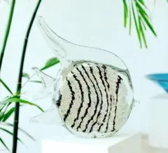 ガラス製魚型置物 カラフル粒子入り ガラス製魚型置物 カラフル粒子入り - メルカリ