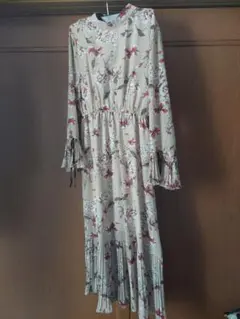 フラワープリント マキシワンピース ベージュ