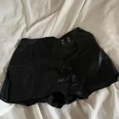 レザー ショートパンツ