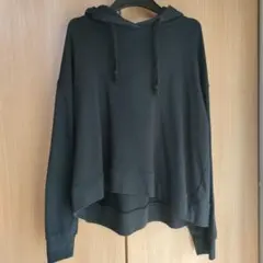 UNIQLO　黒フード付きパーカー/スウェット