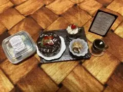 ミニチュアスイーツ チョコミルクレープとボックスチョコとクッキー