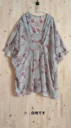 未使用品　トップス　ペイズリー柄 シフォン 五分袖 チュニック　白　柄のサムネイル
