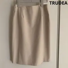 ベージュ タイトスカートのサムネイル