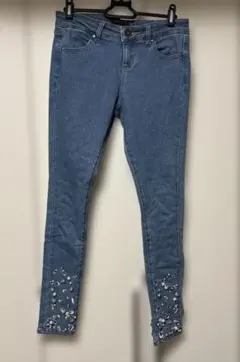 最終価格！Datura❤︎ビジューが可愛いストレッチデニム⭐︎超美品！のサムネイル