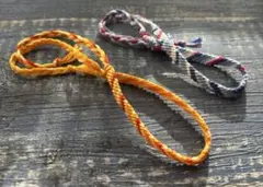 ミサンガ オレンジ 黄色 赤 水色 トリコロール バングル ブレスレット