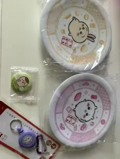 ちいかわ、うさぎ×くら寿司　モモンガリールキーホルダーセット　くりまんじゅう