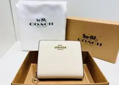 COACH コーチ　二つ折り財布　ホワイトのサムネイル