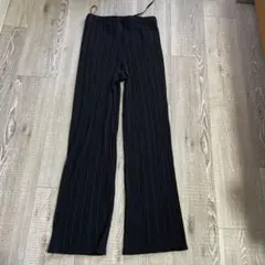 【美品】UNIQLOユニクロ　プリーツストレートパンツ　ブラック　S