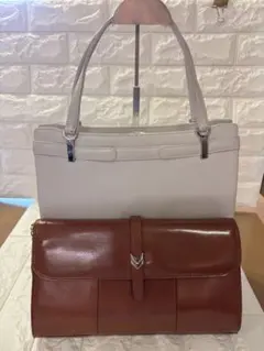 #ホワイトレザーハンドバッグとブラウンレザーショルダーバッグの2点セット