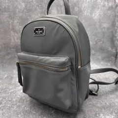 極美品　ケイトスペード ナイロン リュック グレー ロゴプレート バックパック