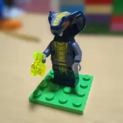希少レゴ　ミニフィグ　スリスラー　レゴニンジャゴー　正規品　ヘビヘビ族