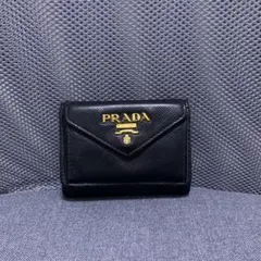 【未使用級】PRADA 折り財布 二つ折り サフィアーノレザー 型押し 黒 プラダ 二つ折り財布 財布 レディース サフィアーノ
