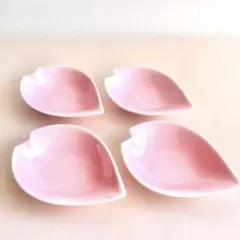 【新品　未使用】 ★有田焼　ピンク桜花びら型 小鉢　小皿　取皿　4点　専用箱付