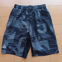 adidas グラフィックショートパンツ　グレーMのサムネイル