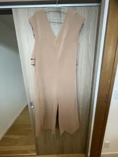 ベージュ Vネック バックフリル オールインワン