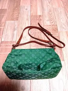 russet 緑色ショルダーバッグ