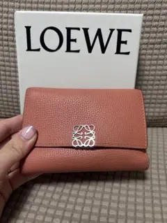ロエベ トライフォールド スモール バーティカル ウォレット プラム