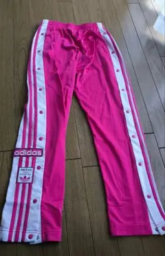 adidas ピンク トラックパンツ スナップボタン
