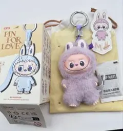 【M】ラブブ　イニシャルPIN FOR LOVE ぬいぐるみキーホルダー