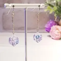 1809.スワロ入り♡ しずく型レジンピアス♡ - メルカリ