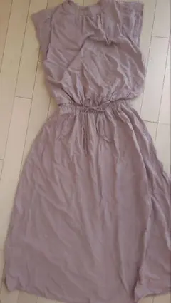 薄い紫色 半袖ワンピース