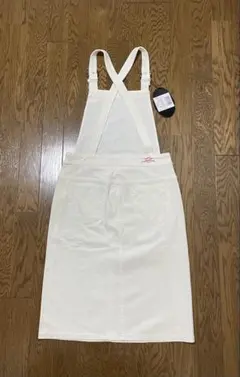 Ladiva. ホワイト オーバーオールスカート