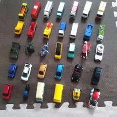 トミカ　ミニカー まとめ売り　ミッキー　ミニオン　スヌーピーなど　33台