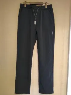 薄手のメンズスリムパンツ