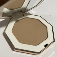 FENTY BEAUTY ファンティービューティ　シェーディングパウダー 01のサムネイル