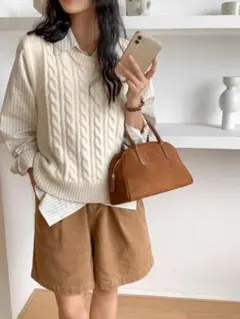 秋冬アイテム！ハンドバッグ　オシャレなワンポイントに