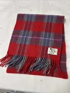 赤のチェック柄マフラー