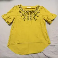 イエロー刺繍ブラウス フリル袖