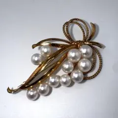 美品 定番 ミキモト K18 月桂樹 ブローチ 美品 - メルカリ