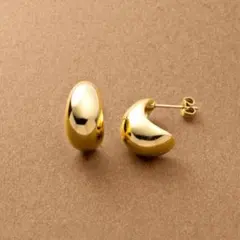 ゴールド オーバル型スタッドピアス
