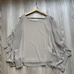 アダムエロぺ　ノースリーブ　七分袖ブラウス　ベスト　ベージュ