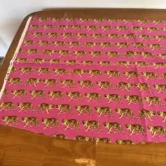 SEVENBERRY トラ柄 ピンク 綿生地　ハギレ　パッチワークなどに