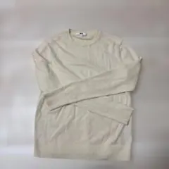 ユニクロ　メリノクルーネックセーター