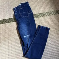 ハイウエスト スキニーデニム ダメージ加工のサムネイル