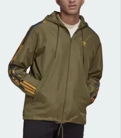 adidas オリーブ フード付きナイロンジャケット　xs