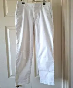 ユニクロ　白パンツ