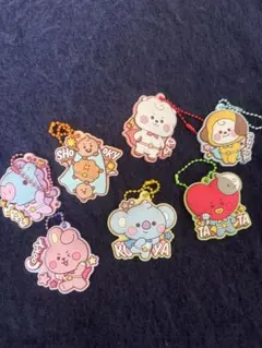 bt21キャラクターキーホルダー8個セット