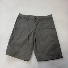ユニクロ　ショートパンツ ボタン付き　カーキ