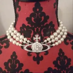 ヴィヴィアン　三連バスレリーフネックレス