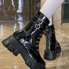 エナメル厚底ショートブーツ