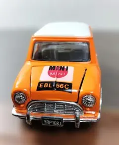 【レアカラー】オレンジ色のミニクーパープルバックカー　全長12cm