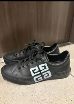 Givenchy ブラック スニーカーのサムネイル