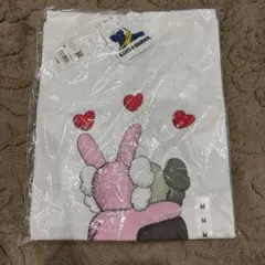 新品未開封　ユニクロ　カウズコラボTシャツ　Mサイズのサムネイル