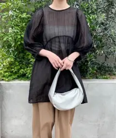 ボリューム袖 シアーチュニック ブラック