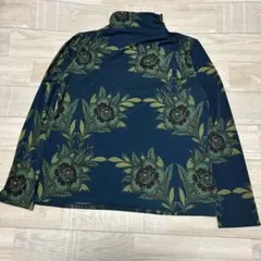 花柄タートルネック